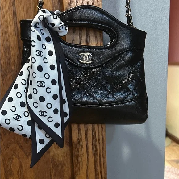 Chanel Black Quilted Crossbody bag with Polka Dot CC Twilly/Purse Tie (VIP/GWP) - Picture 2 of 15